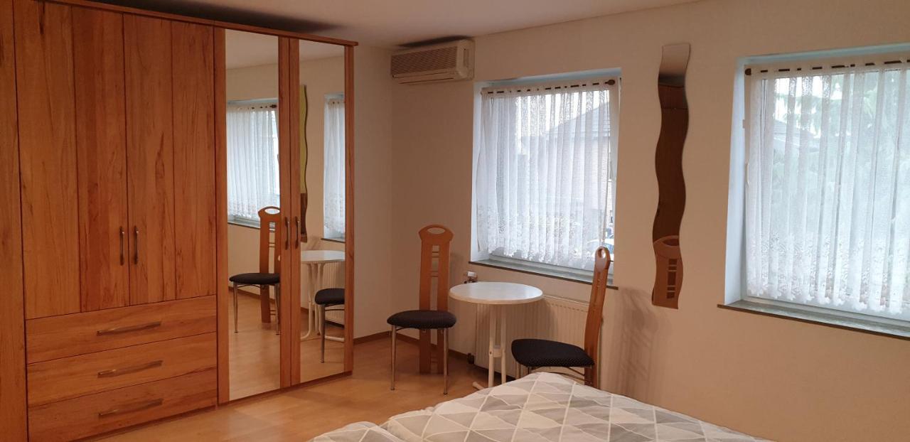 Gaestezimmer Junglas Bornheim  Exterior photo