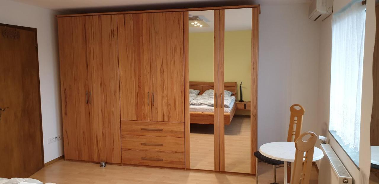 Gaestezimmer Junglas Bornheim  Exterior photo
